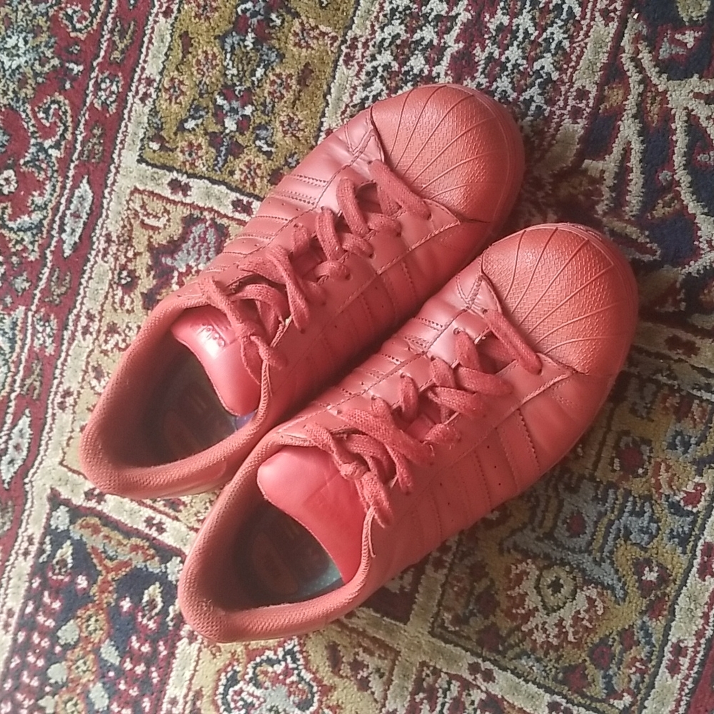 Pharrell Williams Supercolor superstars